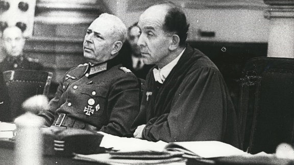 Roland Freisler und Hermann Reinecke, 1944