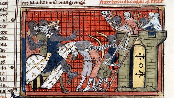 Belagerung einer Stadt, Angeführt von Gottfried von Bouillon während des 1. Kreuzzuges 1095-1099. Sarazenen feuern mit Pfeilen von den Zinnen der Mauer auf die Kreuzritter. Zeitgenössische Darstellung.