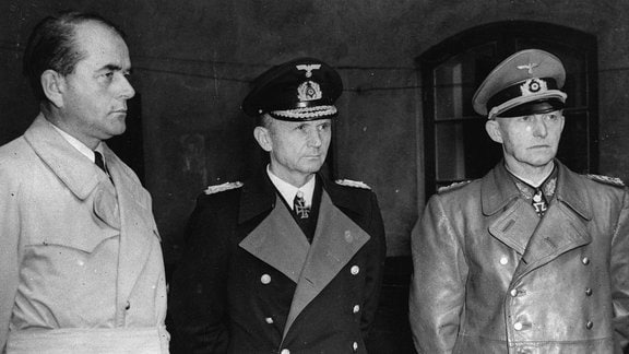 Albert Speer mit Admiral Karl Dönitz
