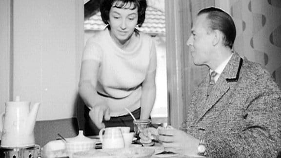 Herbert Köfer mit seiner Frau Traudel am Frühstückstisch