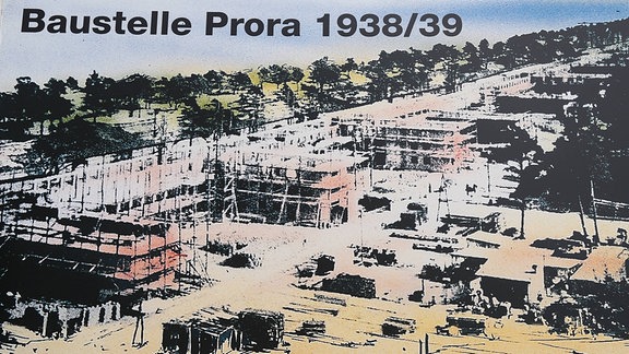 Aufstellerbild am NVA Museum in Prora - umbau eines Teilabschnitts der 1936 begonnenen KdF-Ferienanlage Prora zu Ferienwohnungen und einem Hotel