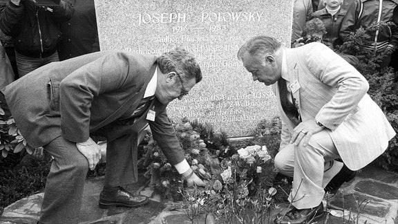 Kranzniederlegung am Grab des amerikanischen Soldaten Joseph Polowsky