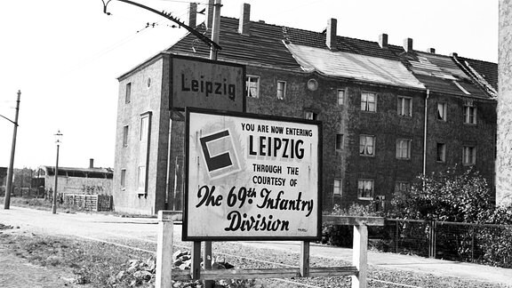 Begrüßungsschild der 69 US Infanterie Division in Leipzig 1945 