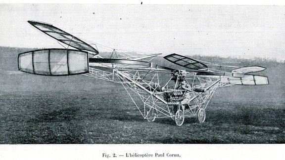 Ein altes Modell eines Hubschraubers.