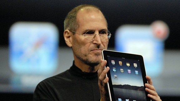 Steve Jobs präsentiert iPad