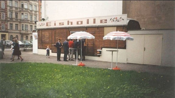 In den ersten Jahren nach der Wiedervereinigung herrschte nur wenig Betrieb an der Eishalle an der Kaßberg-Auffahrt in Chemnitz.
