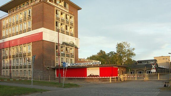 Einfahrt zum Fabrikgelände des ehemaligen VEB Strömungsmaschinen.