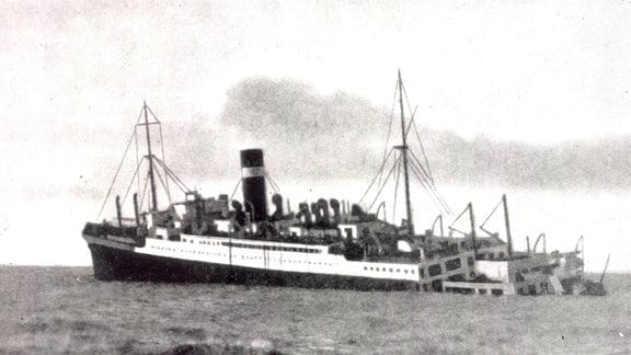Britisches Passagierschiff Athenia nach Torpedierung durch deutsches U-Boot 1939