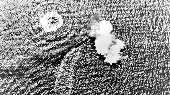 Explosion der Bismarck aus der Luft