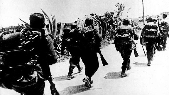 Gebirgsjäger 1941 beim Vormarsch auf Kreta
