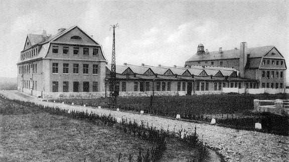 Die "Heimatschule" ca. 1932, hier war das erste KZ Thüringens untergebracht