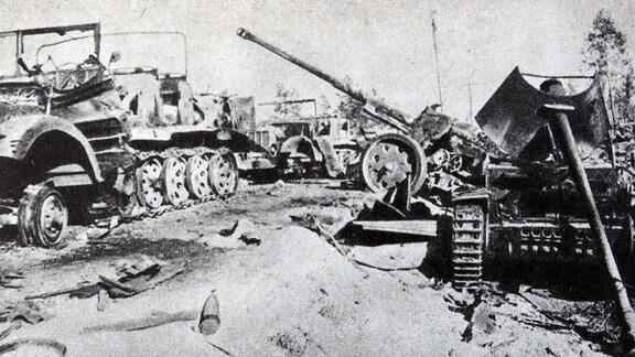 Zerstörtes deutsches Kriegsmaterial bei Bobruisk 1944