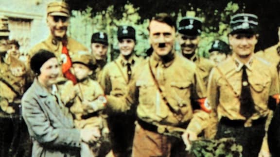 Frauenbild und Mutterkult der Nazis - Hitler mit einer deutschen Mutter