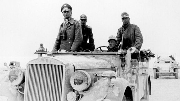 Rommel in seinem Fahrzeug an der Front in Libyen 1941