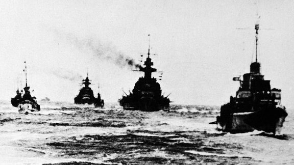 Schlachtschiffe Gneisenau und Scharnhorst sowie Schwerer Kreuzer Prinz Eugen im Kanal 1942