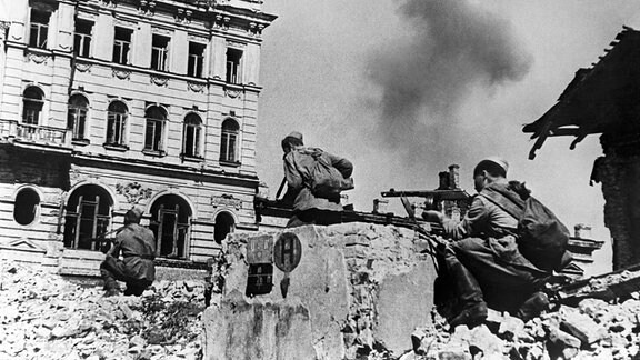 Sowjetische Soldaten bei der Rückeroberung von Charkow 1943