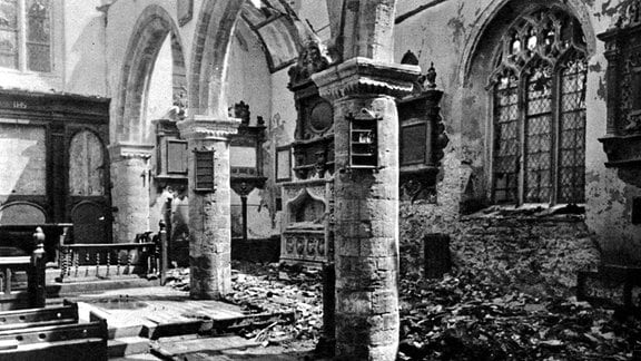 Zerstörte Erzkirche St. Mary in Exeter 1942