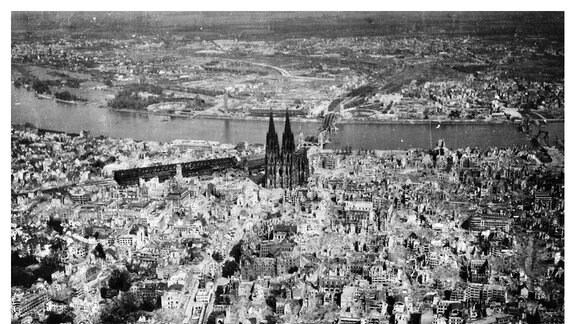 Zerstörte Innenstadt von Köln 1944