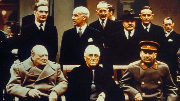  Winston Churchill , Franklin D. Roosevelt und Joseph Stalin bei der Yalta Conference in Livadia Palace,