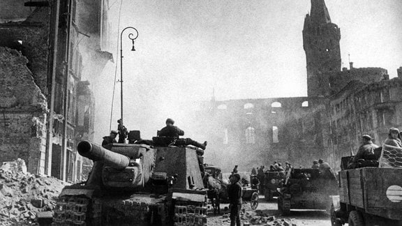 Sowjetischer Panzer in Königsberg, 1945