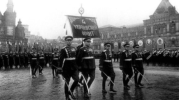 Marschformation der 4. Ukrainischen Front bei der Siegesparade in Moskau 1945