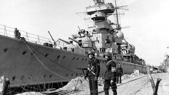 Schlachtkreuzer Prinz Eugen nach der deutschen Kapitulation in Kopenhagen
