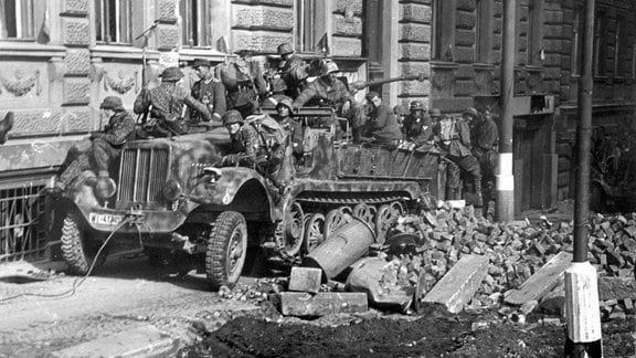 Soldaten der Waffen-SS im Mai 1945 in Prag
