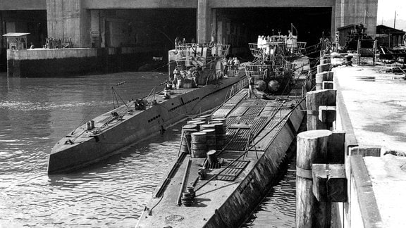 U-Boote der Kriegsmarine vor Bunker in Trondheim