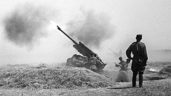 Sowjetisches Artilleriegeschütz der 2. Weißrussischen Front Juli 1944