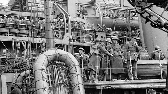 Britische Truppen erreichen nach Evakuierung aus Norwegen Kriegshafen Scapa Flow 1940