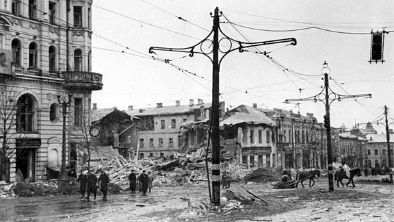 Zerstörte Häuser in Charkow im Februar 1943