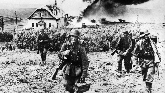 Vormarsch deutscher Soldaten bei Charkow 1942