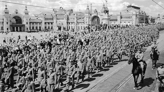 Marsch deutscher Kriegsgefangener durch Moskau am 17. Juli 1944