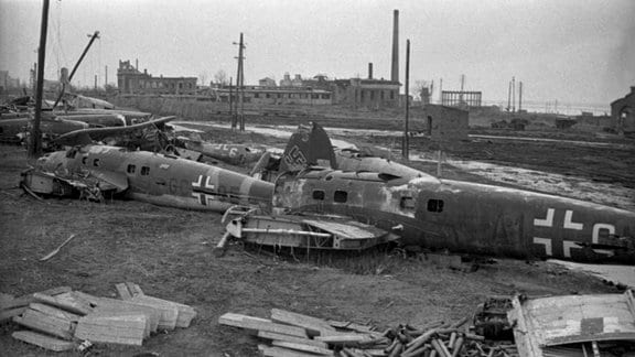 Zerstörte deutsche Mittelstreckenbomber in Stalingrad