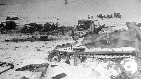 Vernichtete deutsche Ausrüstung nach Schlacht bei Korsun-Schewtschenkowski 1944.