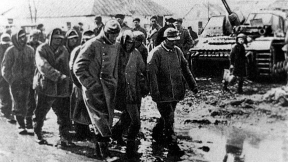 Deutsche Kriegsgefangene nach der Befreiung von Kursk Februar 1943