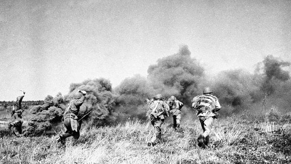 Angriff sowjetischer Soldaten westlich von Minsk 25. Juni 1944