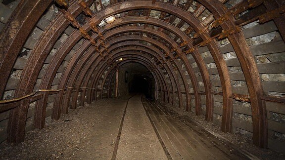 Abgestützter Stollentunnel des Riese-Projekts im Eulengebirge