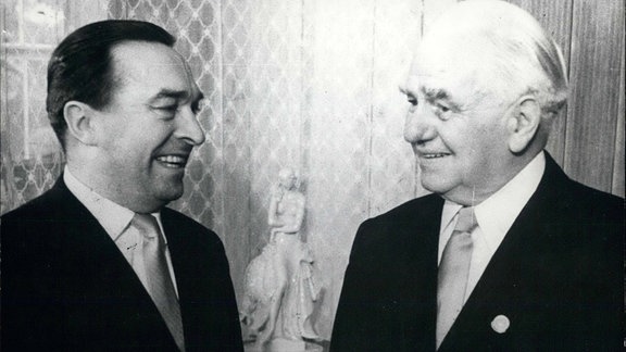 Sowjetischer Botschafter Puschkin und DDR-Präsident Wilhelm Pieck