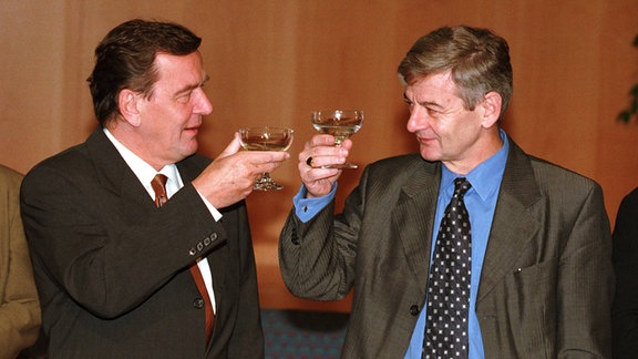 Schröder und Fischer stoßen auf Koalitionsvertrag an, 1998