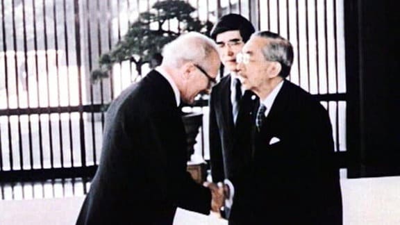 Erich Honecker mit japanischem Kaiser