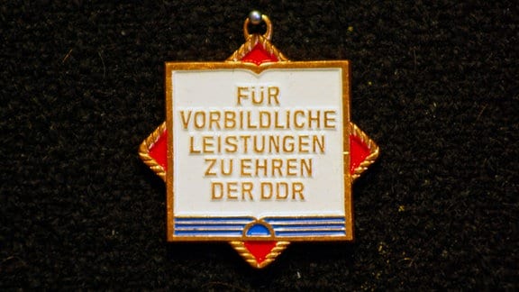 Orden "Für vorbildliche Leistungen zu Ehren der DDR"