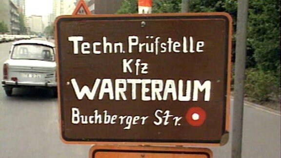 Wegweiser zur Technische Prüfstelle für Pkw in Ost-Berlin