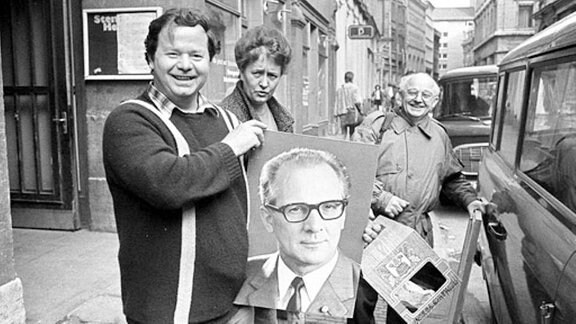 Leipzig Anfang der 90er-Jahre: Honecker-Bild wird ausrangiert