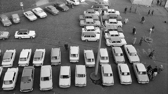 Viele Parkende Autos.