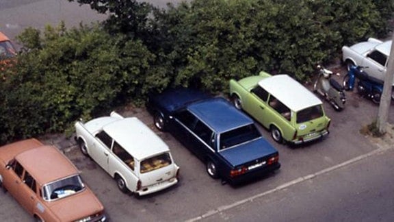 Blick auf verschiedene DDR-Autos