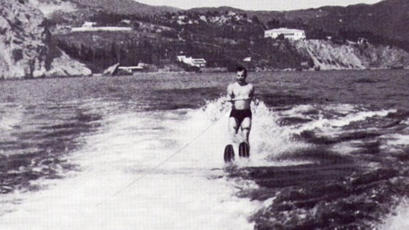 Gagarin fährt Wasserski an der Krim