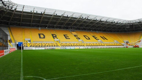 Blick ins neue Rudolf-Harbig-Stadion einen Tag vor der Eröffnung am 15. 09.2009