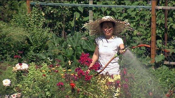 Eine Vietnamesin im Garten