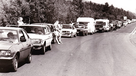 Urlauber im Stau vor dem Grenzübergang, Sommer 1990